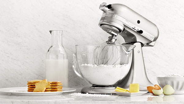 máy trộn bột đa năng giúp việc làm bánh trở nên thật dễ dàng