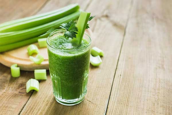 Cách làm nước ép cần tây giảm cân, detox cơ thể