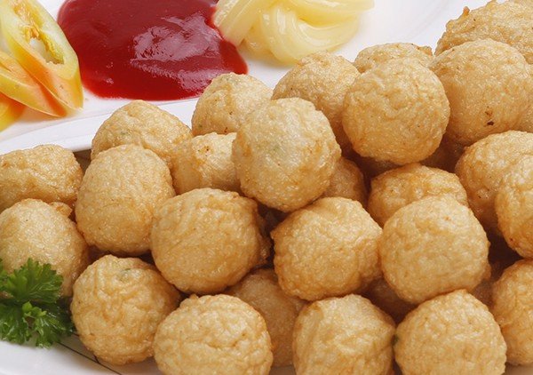 "Cá viên chiên" cơm nguội, ngon hết nước chấm