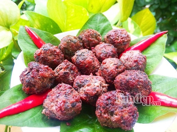 Cách làm món thịt viên chiên lá mơ lạ miệng, độc đáo