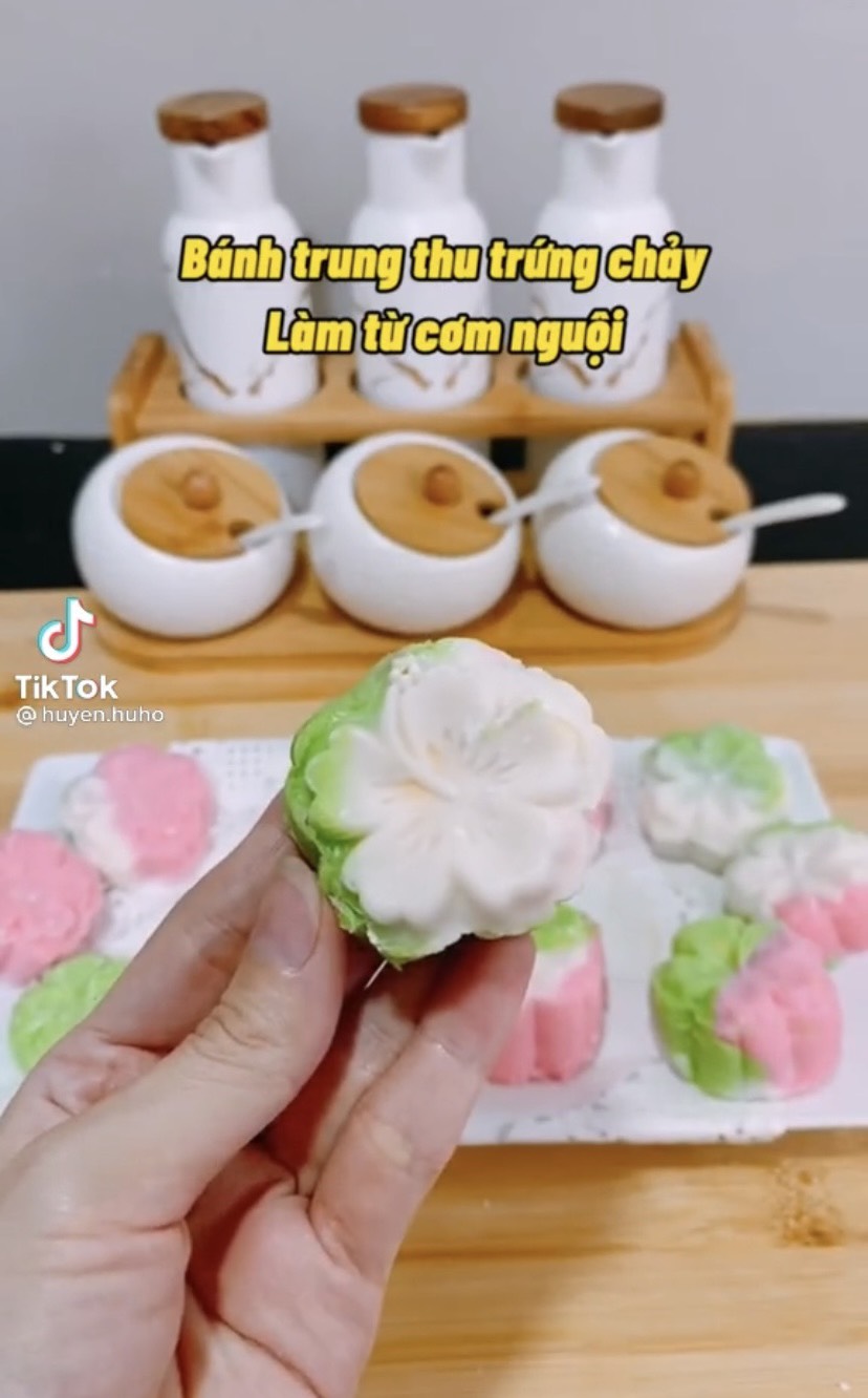 Cẩm nang "cơm nguội" mùa dịch: Làm bánh trung thu bằng cơm nguội