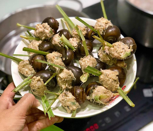 Cách làm chả ốc hấp sả giòn dai lạ miệng