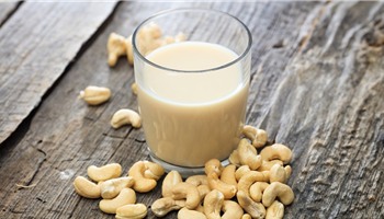 Cách làm sữa hạt điều cho mẹ bầu đơn giản tại nhà